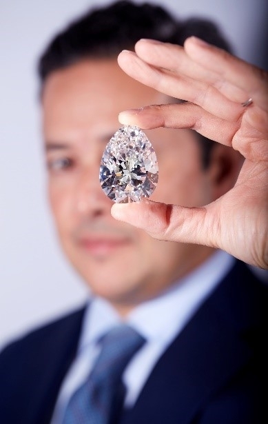 CHRISTIE’S PRESENTSTHE LARGEST WHITE DIAMOND EVER TO APPEARAT AUCTIONTHE ROCK