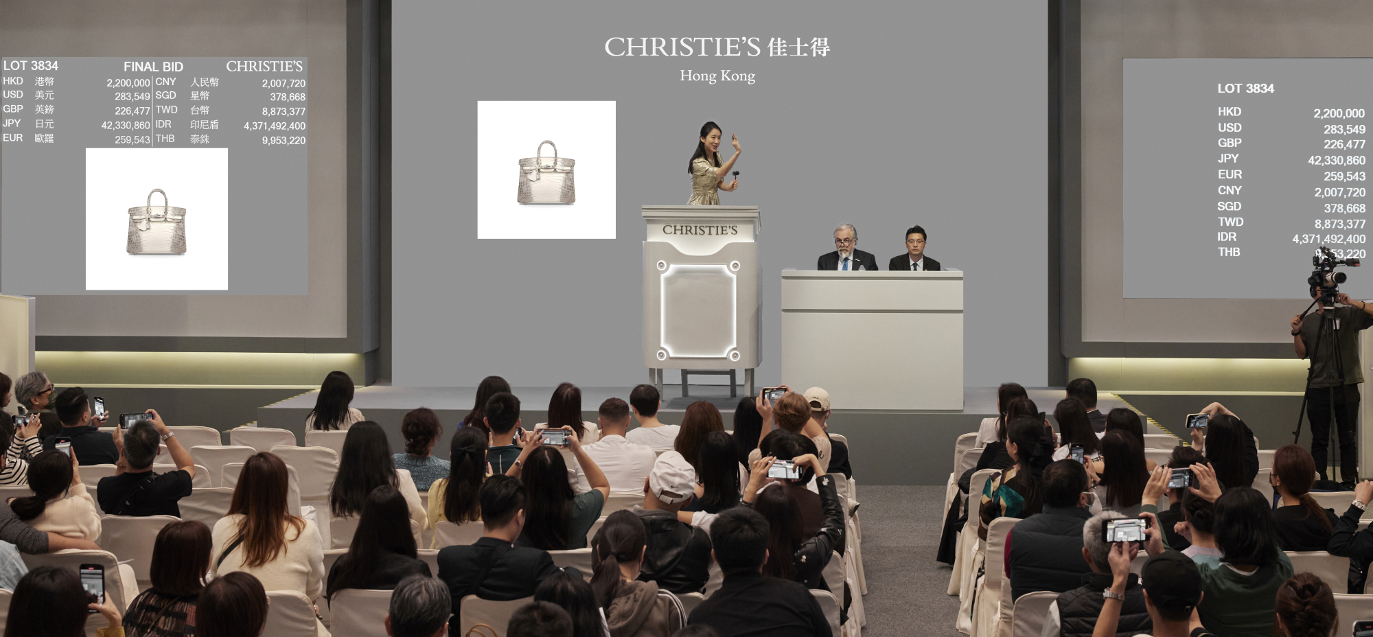 Christie’s Asia Achieves
<strong>HIGHEST EVER ANNUAL SALE TOTAL FOR </strong>
<strong>HANDBAGS & ACCESSORIES GLOBALLY</strong>
HK$154 million / US$20 million