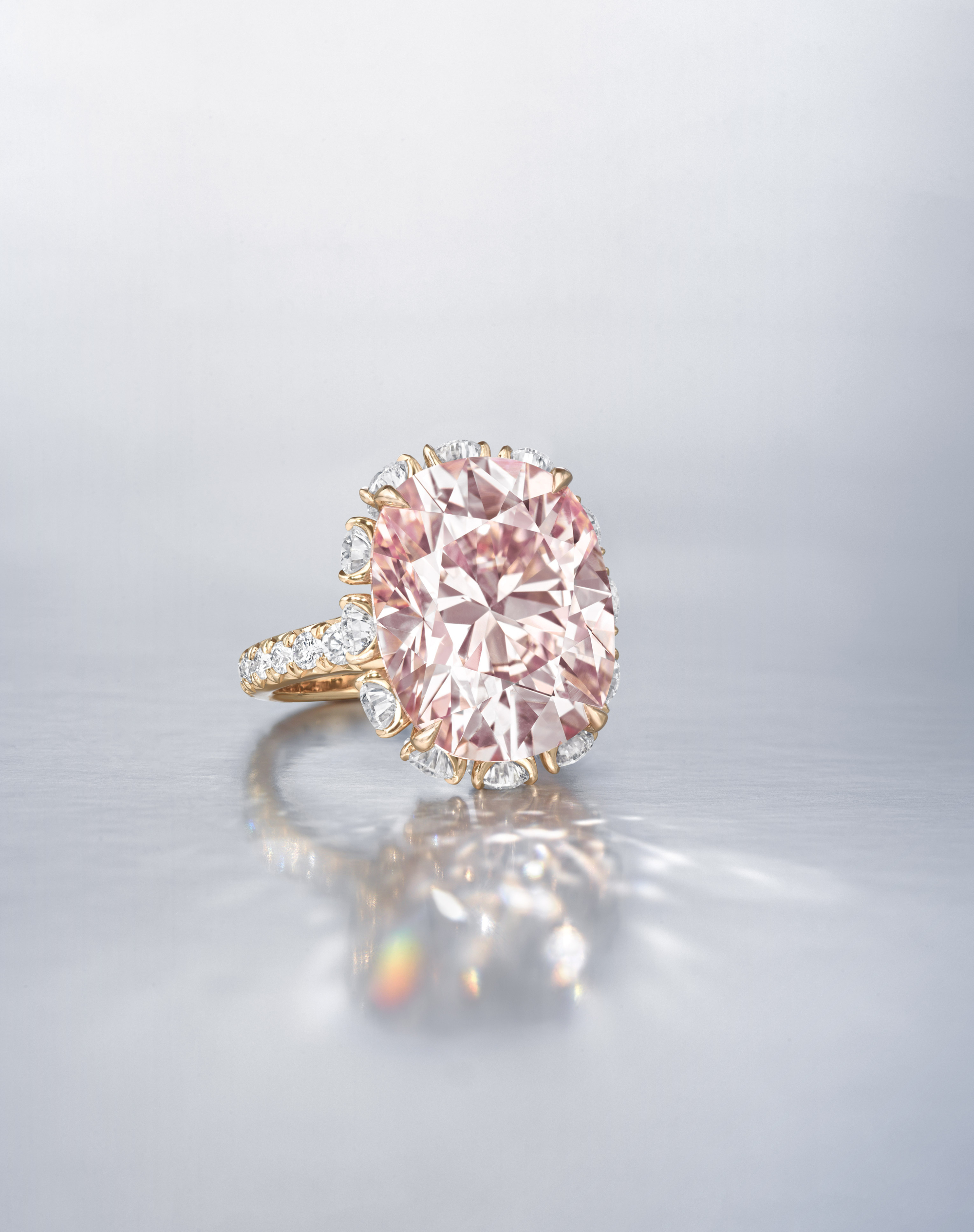 <strong>2023 LUXURY SALES AT CHRISTIE’S ASIA </strong>
<strong>EXCEED HK$2B / US$258M </strong>
<strong>FOR THIRD CONSECUTIVE YEAR</strong>
