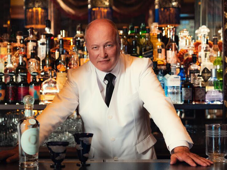 <strong>COLLECTION DE COLIN PETER FIELD </strong><strong>SES SOUVENIRS DU BAR HEMINGWAY</strong> <br /><strong>VENTE </strong><strong><em>COLLECTIONS,</em> EN LIGNE DU 29 FÉVRIER AU 13 MARS 2024 </strong>